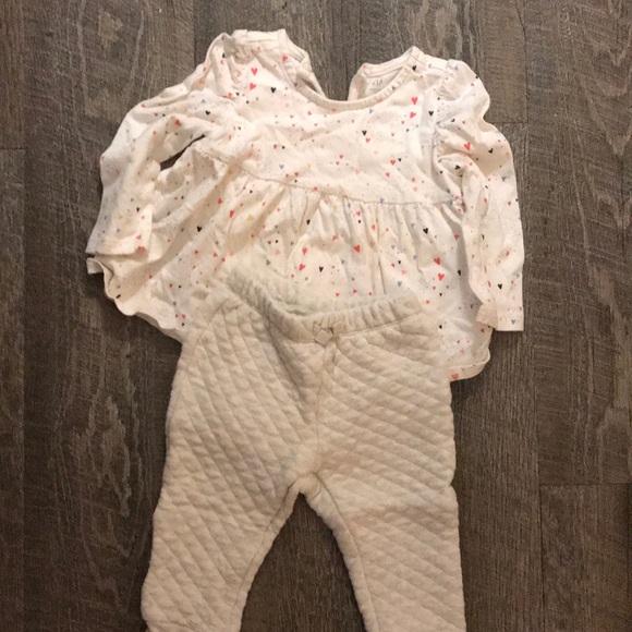 Outfit - Picture 1 of 3